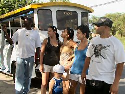 Sunshine Island Beach Tours, Antigua Tours and Excursions: People on tour