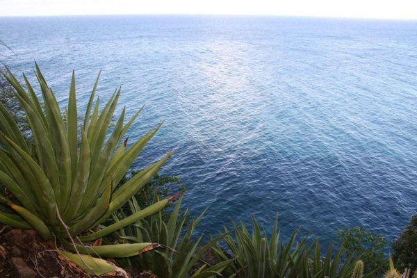 G9. The view over the edge - not a place to slip and fall!